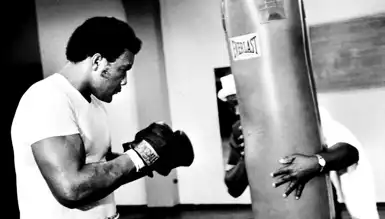 George Foreman: Efsane Boksörün Hayatı ve Başarıları